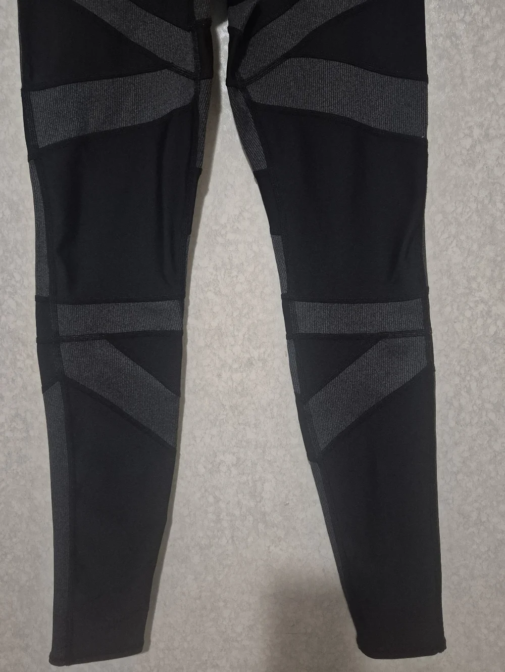 ALO Yoga Black and Gray Seamless Knit Top with White Logo..Size:M